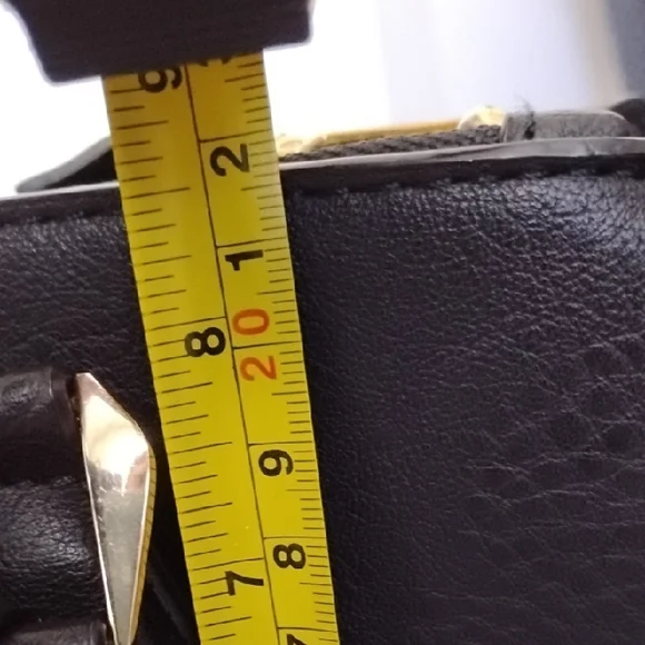 Black Women's Leather Satchel Handbag with Gold Hardware - Picture 5 of 11